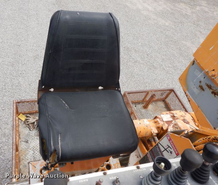 image for item IL9252 1998 Freightliner FL80  digger derrick truck