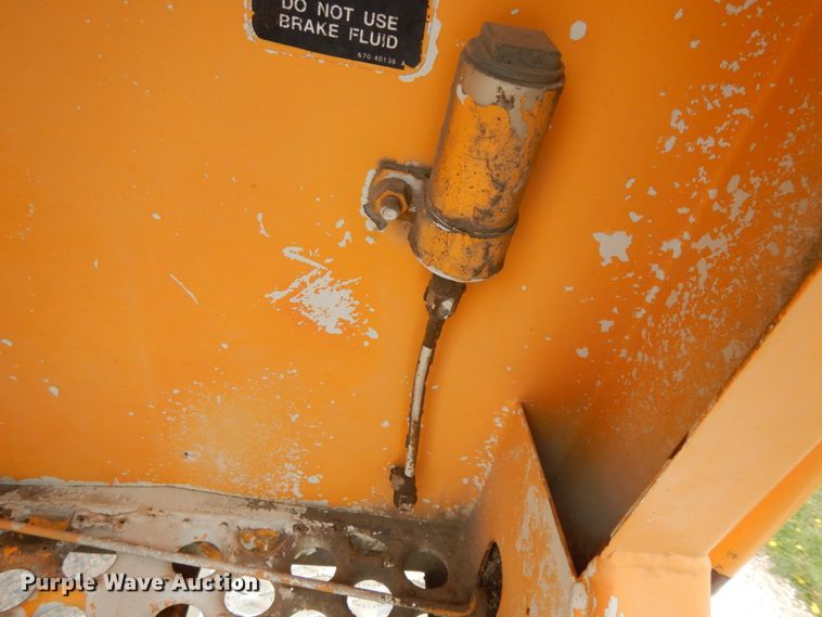 image for item IL9252 1998 Freightliner FL80  digger derrick truck