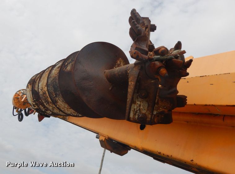 image for item IL9252 1998 Freightliner FL80  digger derrick truck