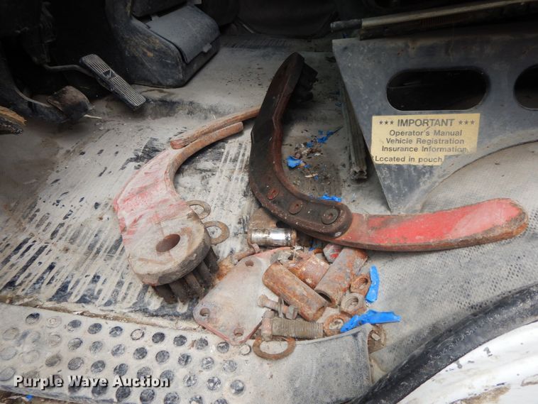 image for item IL9252 1998 Freightliner FL80  digger derrick truck