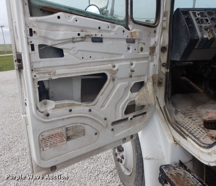 image for item IL9252 1998 Freightliner FL80  digger derrick truck