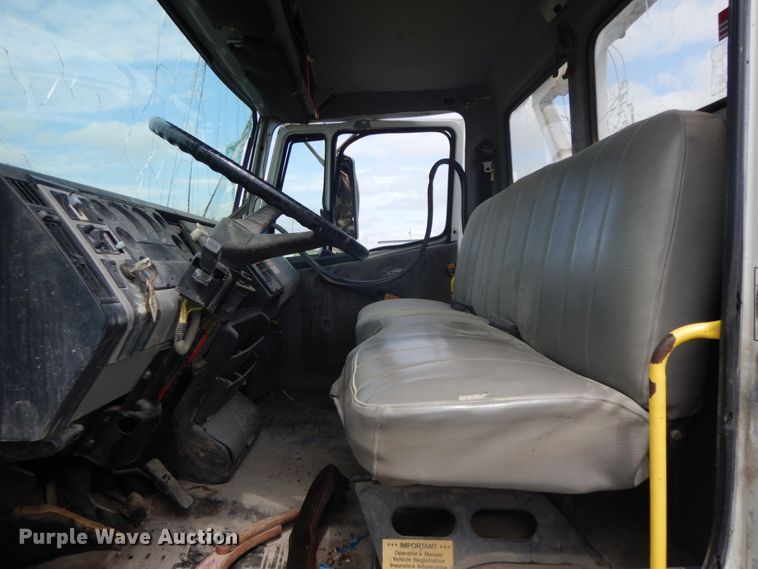 image for item IL9252 1998 Freightliner FL80  digger derrick truck