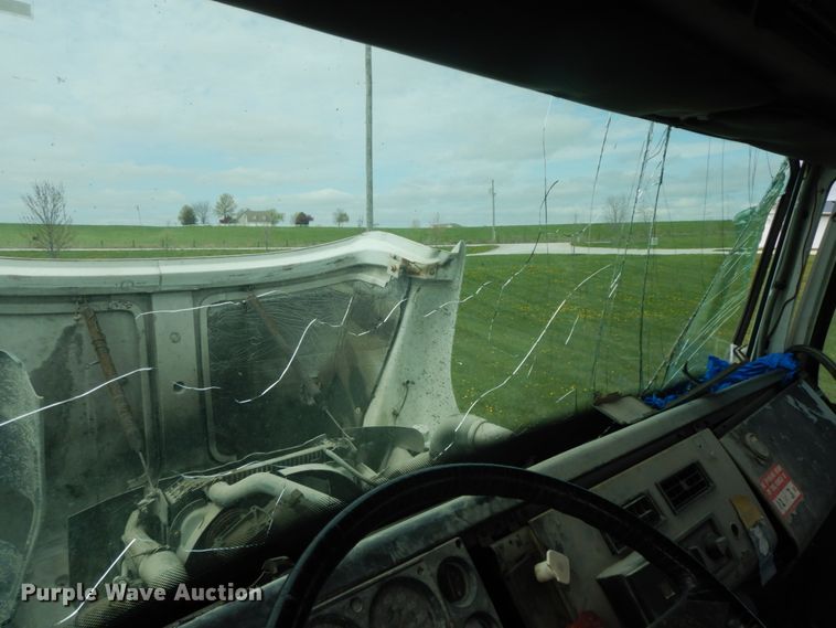 image for item IL9252 1998 Freightliner FL80  digger derrick truck