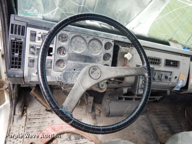 image for item IL9252 1998 Freightliner FL80  digger derrick truck