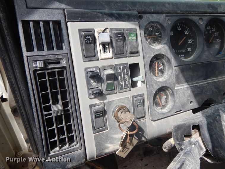 image for item IL9252 1998 Freightliner FL80  digger derrick truck