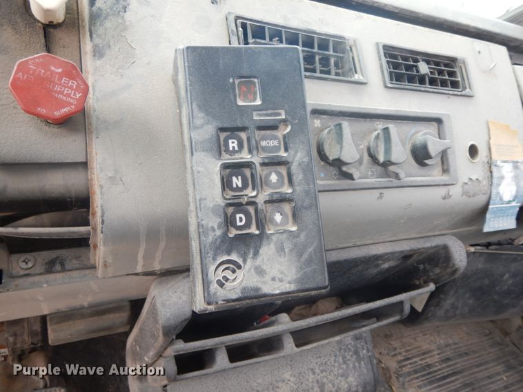 image for item IL9252 1998 Freightliner FL80  digger derrick truck