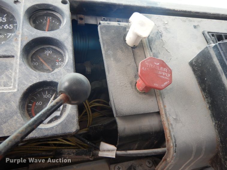 image for item IL9252 1998 Freightliner FL80  digger derrick truck