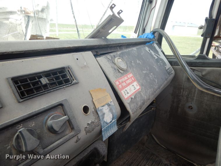 image for item IL9252 1998 Freightliner FL80  digger derrick truck