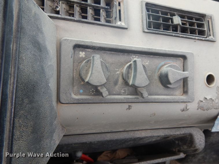 image for item IL9252 1998 Freightliner FL80  digger derrick truck