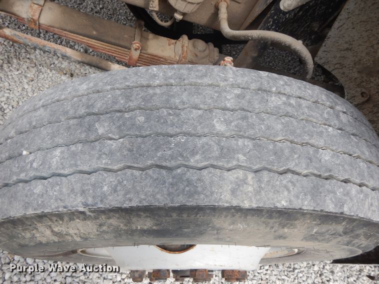 image for item IL9252 1998 Freightliner FL80  digger derrick truck