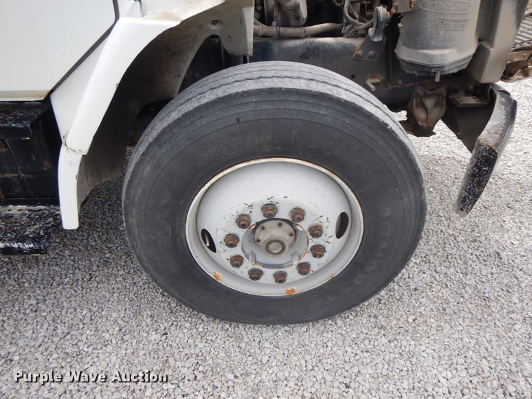 image for item IL9252 1998 Freightliner FL80  digger derrick truck