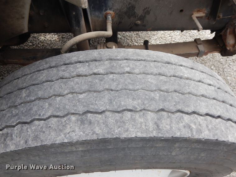 image for item IL9252 1998 Freightliner FL80  digger derrick truck