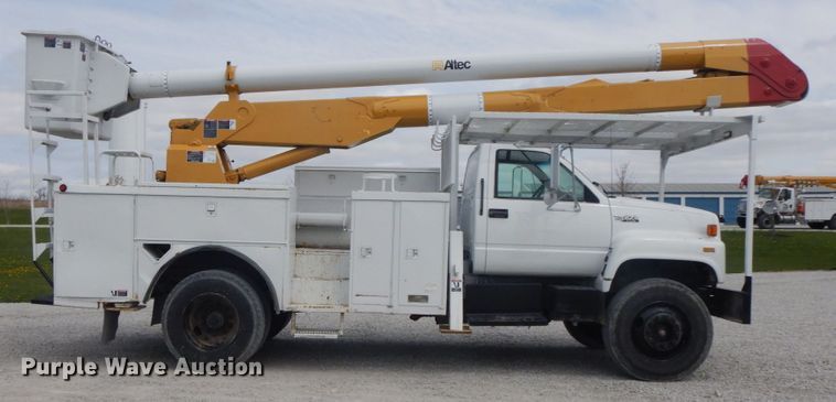 image for item IL9253 1994 GMC TopKick C6500  bucket truck