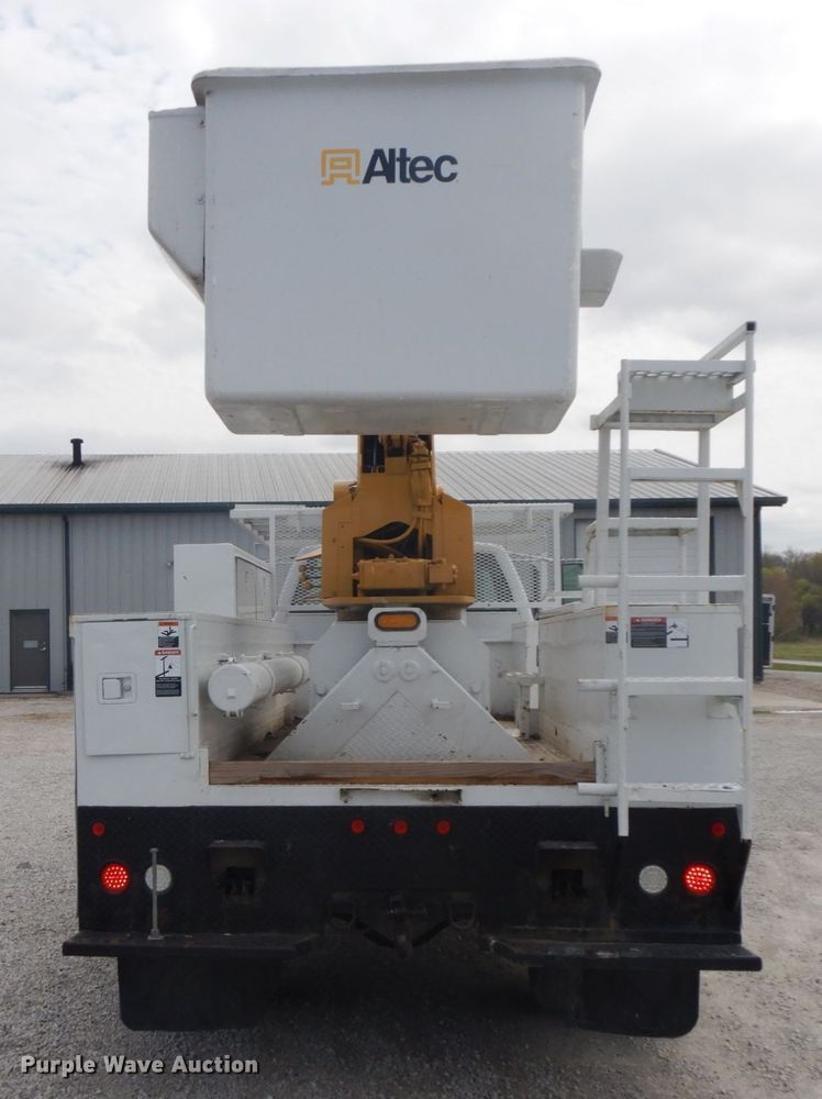 image for item IL9253 1994 GMC TopKick C6500  bucket truck