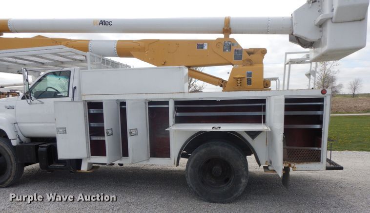 image for item IL9253 1994 GMC TopKick C6500  bucket truck