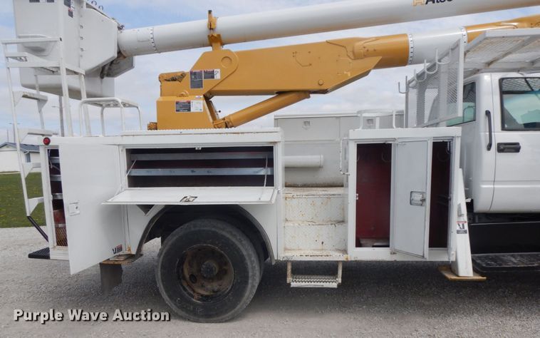 image for item IL9253 1994 GMC TopKick C6500  bucket truck