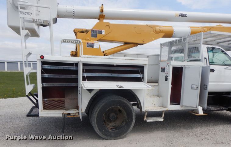 image for item IL9253 1994 GMC TopKick C6500  bucket truck