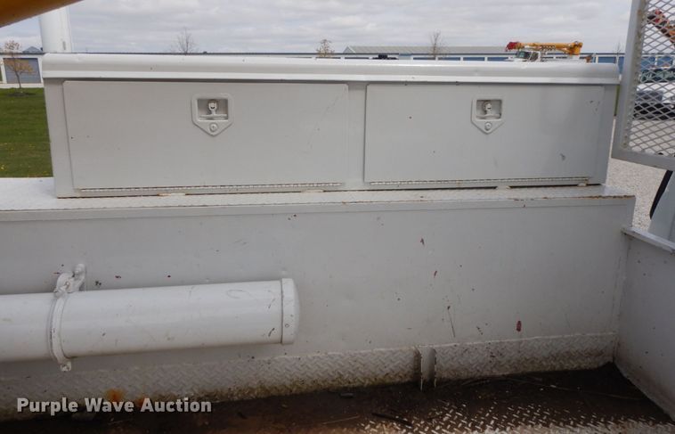 image for item IL9253 1994 GMC TopKick C6500  bucket truck