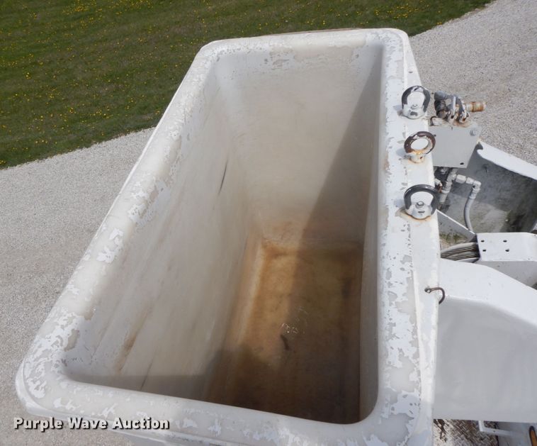 image for item IL9253 1994 GMC TopKick C6500  bucket truck