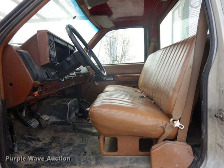 image for item IL9253 1994 GMC TopKick C6500  bucket truck