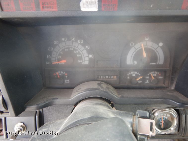 image for item IL9253 1994 GMC TopKick C6500  bucket truck