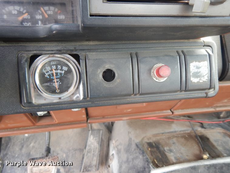 image for item IL9253 1994 GMC TopKick C6500  bucket truck