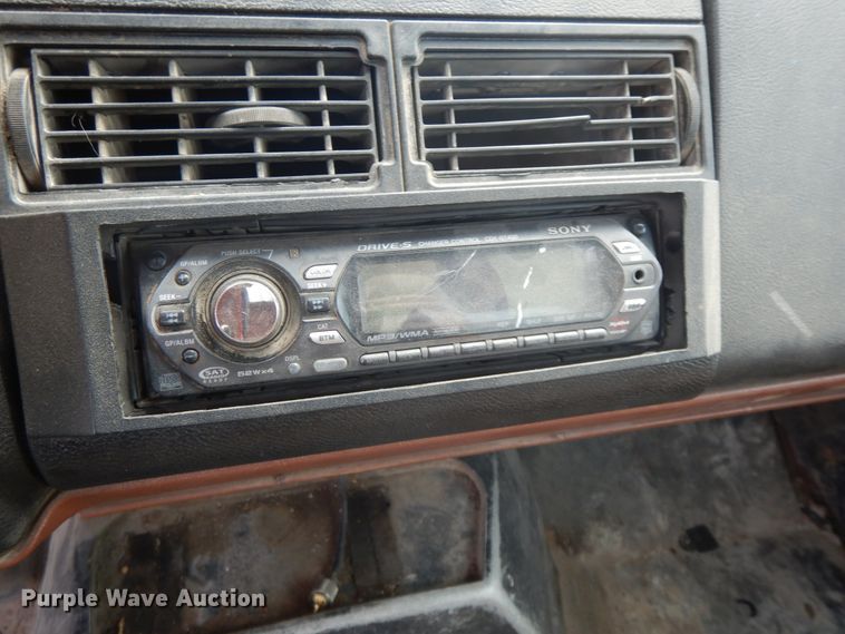 image for item IL9253 1994 GMC TopKick C6500  bucket truck