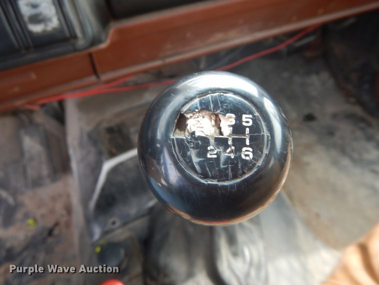 image for item IL9253 1994 GMC TopKick C6500  bucket truck