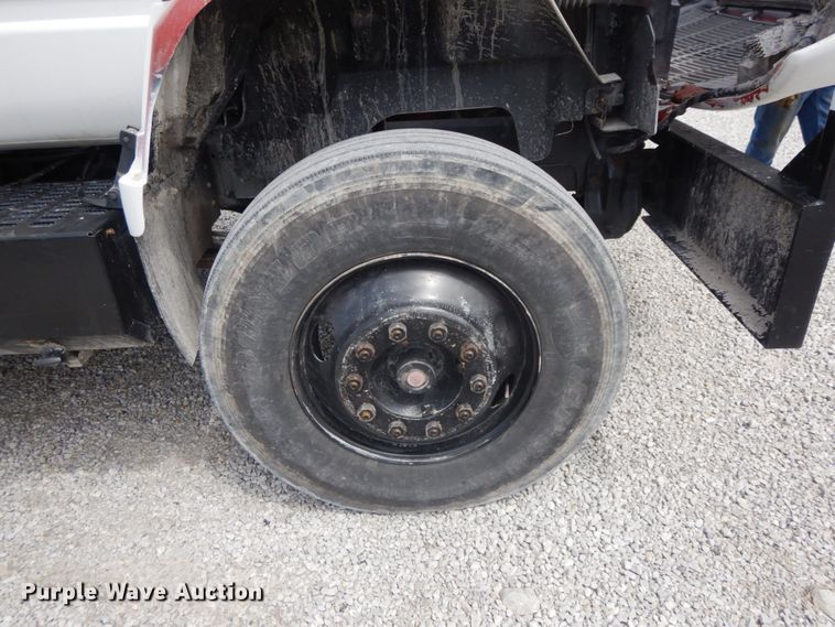 image for item IL9253 1994 GMC TopKick C6500  bucket truck