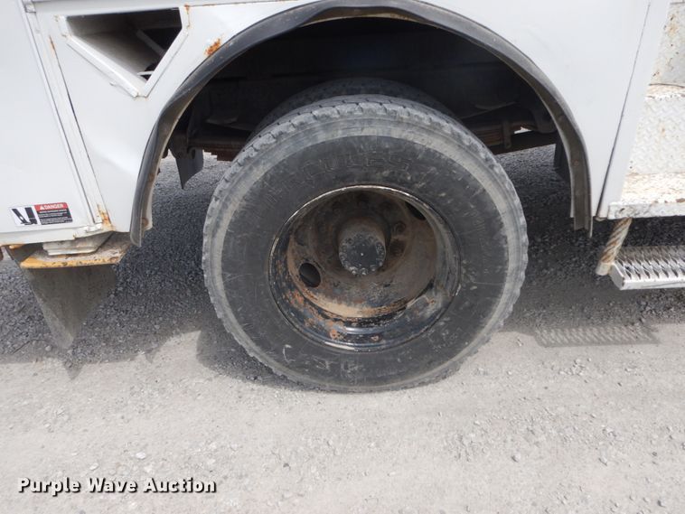 image for item IL9253 1994 GMC TopKick C6500  bucket truck