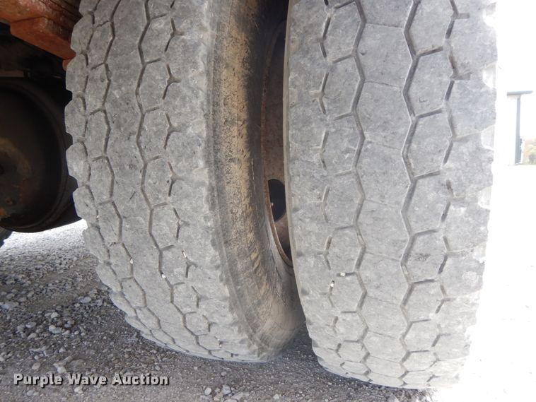 image for item IL9253 1994 GMC TopKick C6500  bucket truck