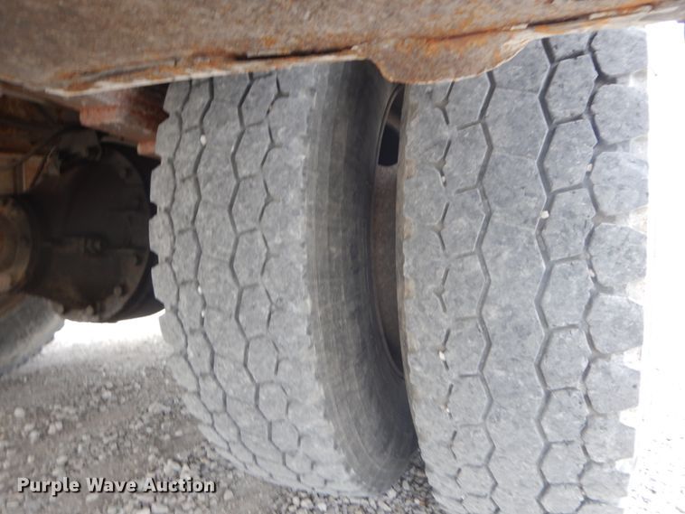 image for item IL9253 1994 GMC TopKick C6500  bucket truck