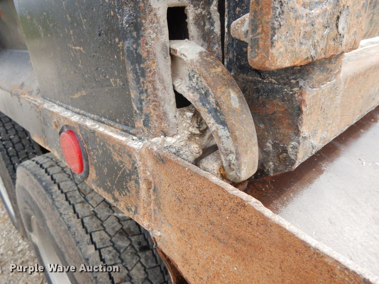 image for item IL9255 2000 Peterbilt 379  dump truck