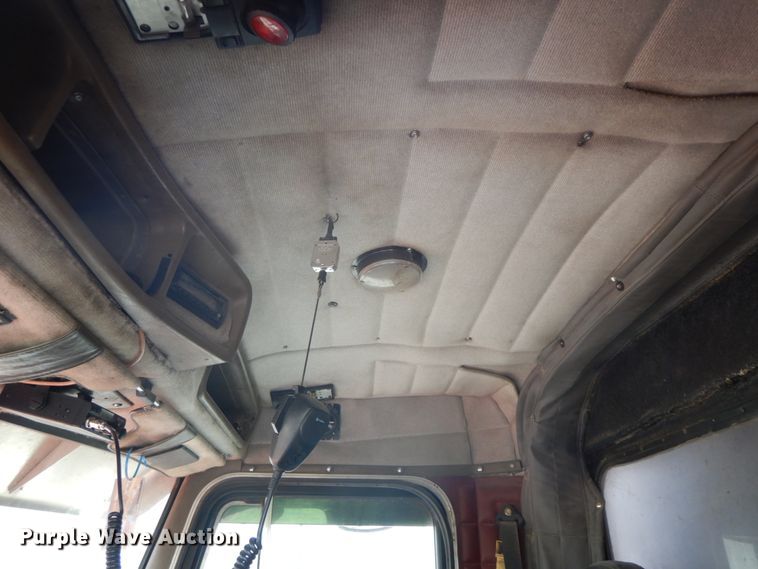 image for item IL9255 2000 Peterbilt 379  dump truck