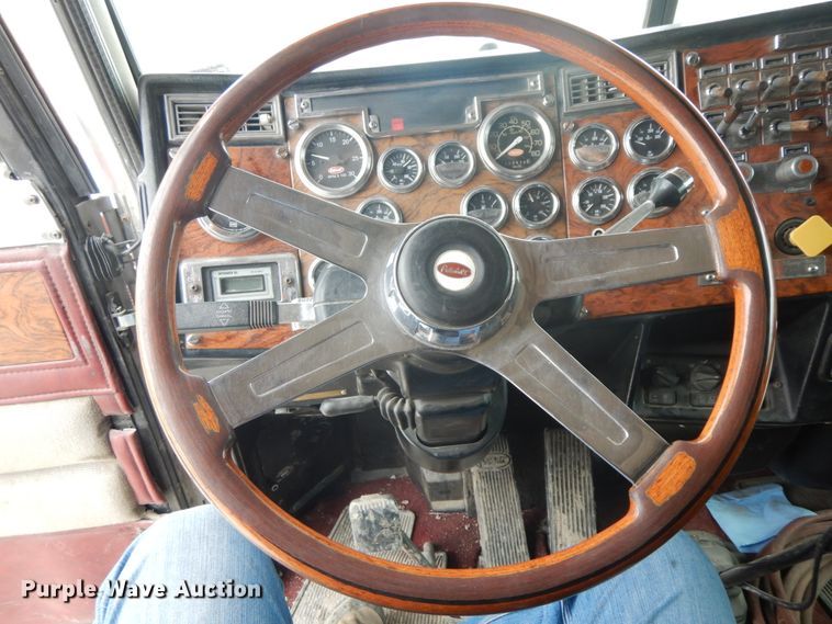 image for item IL9255 2000 Peterbilt 379  dump truck