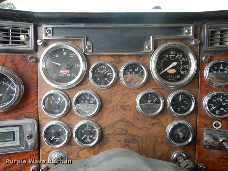 image for item IL9255 2000 Peterbilt 379  dump truck