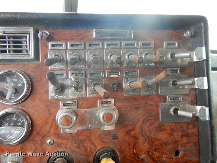 image for item IL9255 2000 Peterbilt 379  dump truck