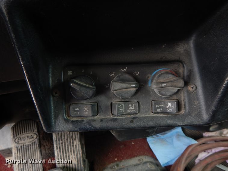 image for item IL9255 2000 Peterbilt 379  dump truck