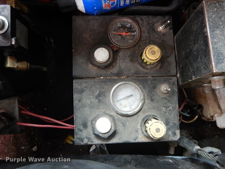 image for item IL9255 2000 Peterbilt 379  dump truck