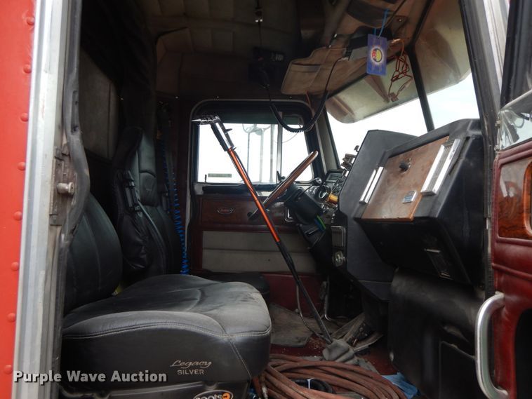 image for item IL9255 2000 Peterbilt 379  dump truck