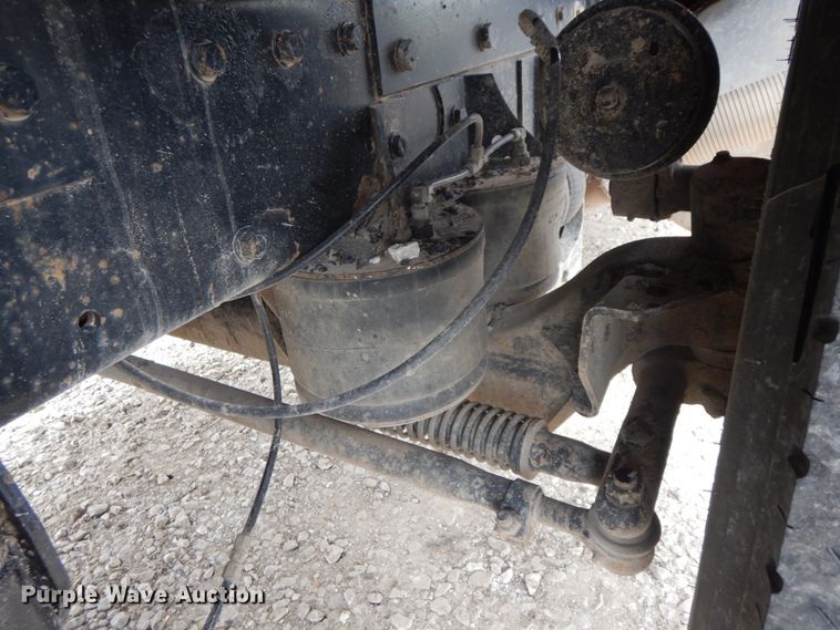 image for item IL9255 2000 Peterbilt 379  dump truck