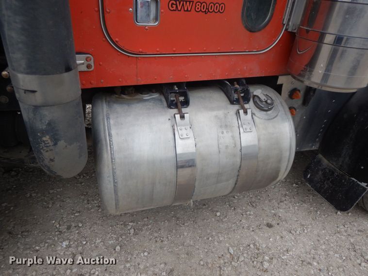 image for item IL9255 2000 Peterbilt 379  dump truck