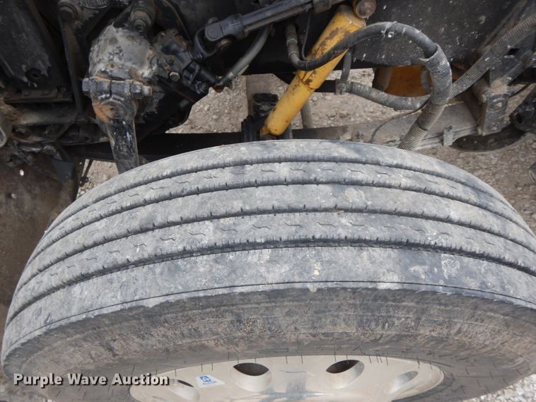 image for item IL9255 2000 Peterbilt 379  dump truck