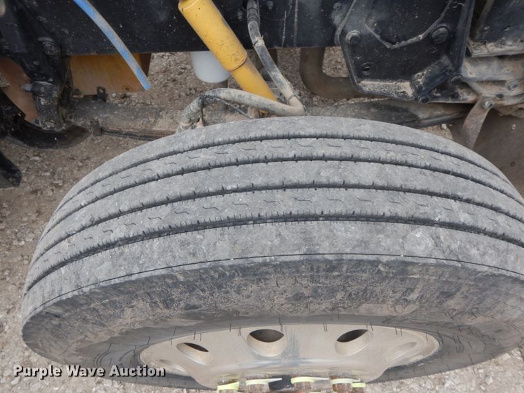 image for item IL9255 2000 Peterbilt 379  dump truck