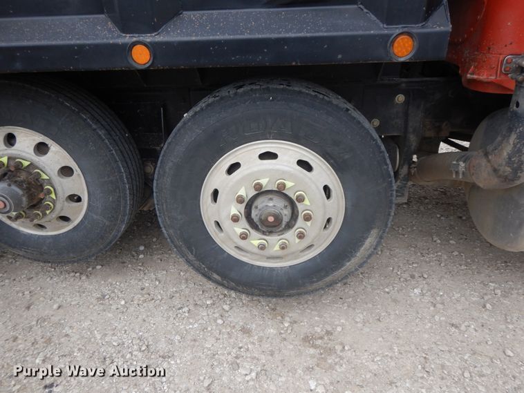 image for item IL9255 2000 Peterbilt 379  dump truck