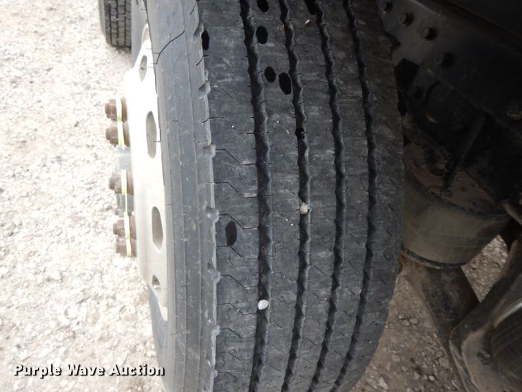 image for item IL9255 2000 Peterbilt 379  dump truck