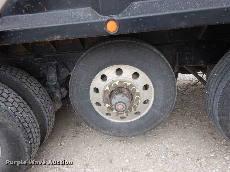 image for item IL9255 2000 Peterbilt 379  dump truck