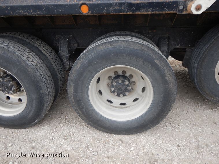 image for item IL9255 2000 Peterbilt 379  dump truck