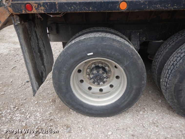 image for item IL9255 2000 Peterbilt 379  dump truck