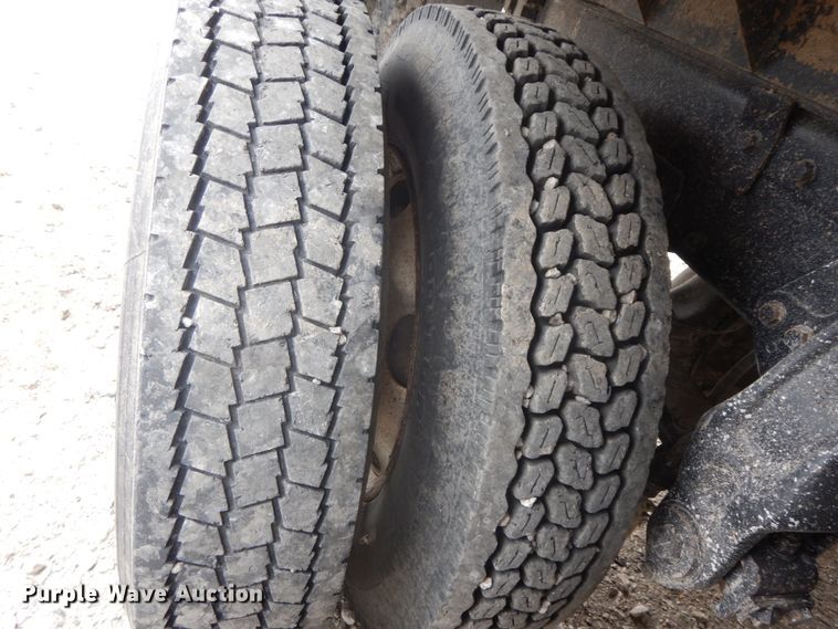 image for item IL9255 2000 Peterbilt 379  dump truck